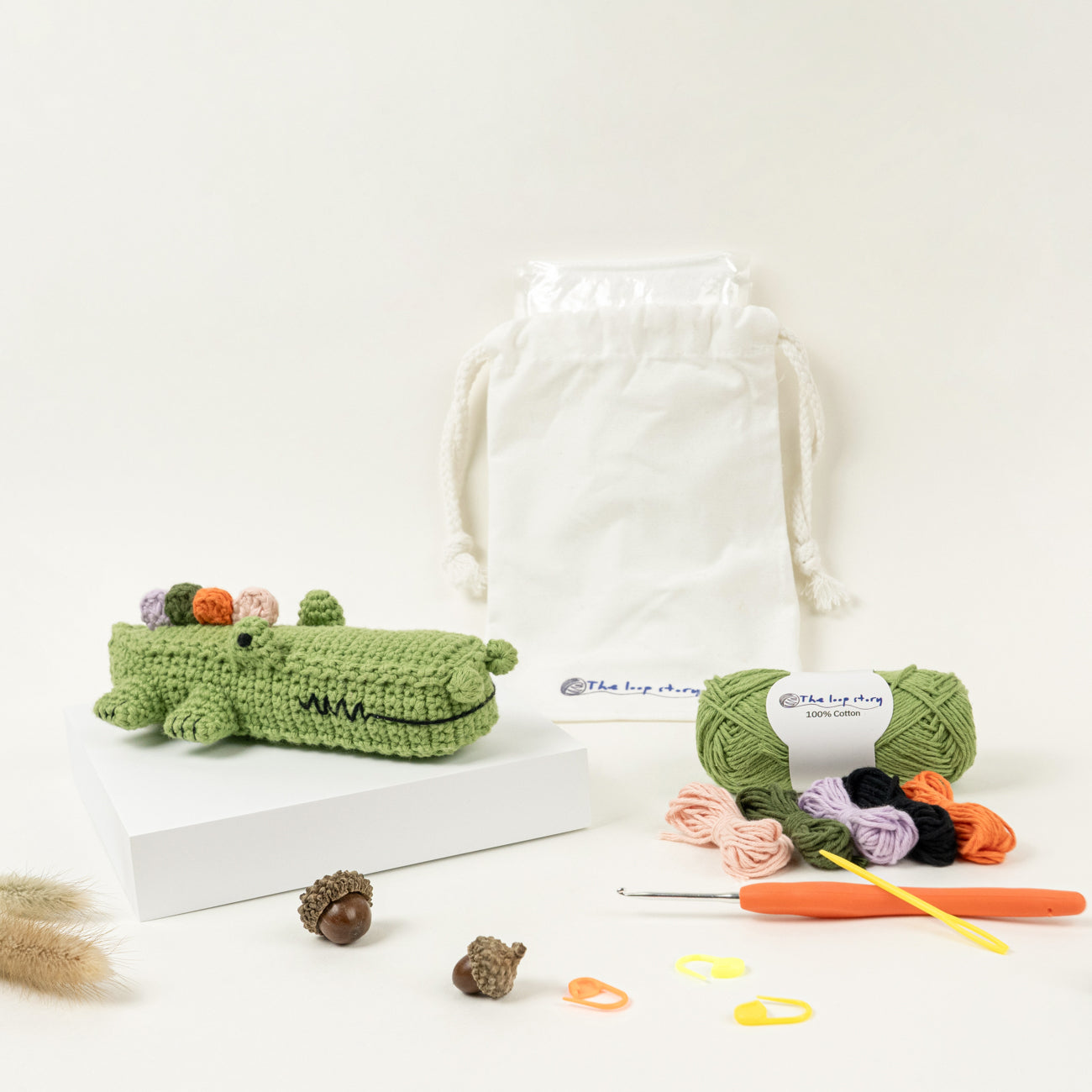 Beginner crochet kit – rainbow spikes crocodile amigurumi – The Loop Story / Häkelset für Anfänger – Krokodil mit Regenbogenstacheln Amigurumi – The Loop Story