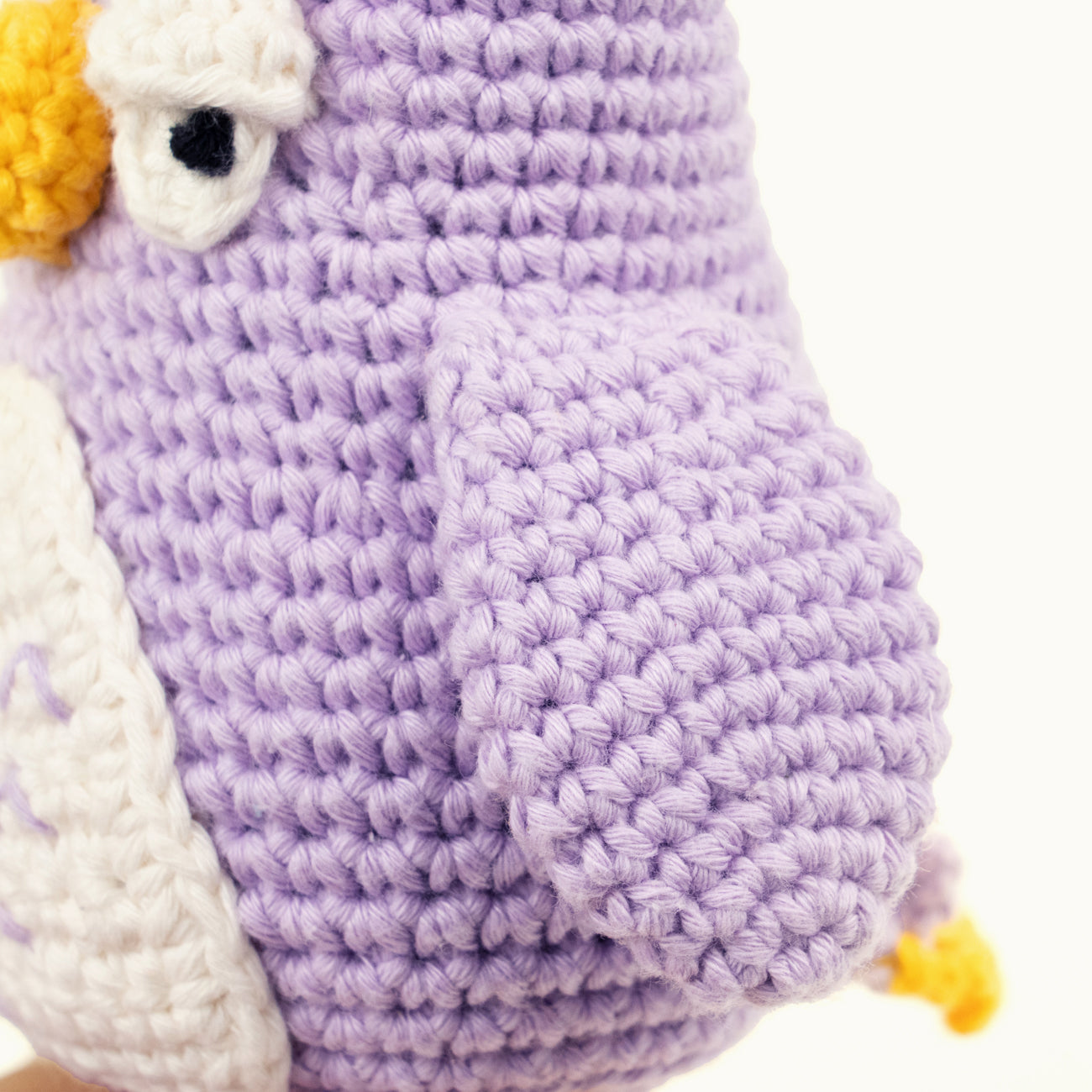 Beginner crochet owl pattern – sleepy amigurumi – The Loop Story / Häkelanleitung Eule für Anfänger – Schlafende Amigurumi – The Loop Story