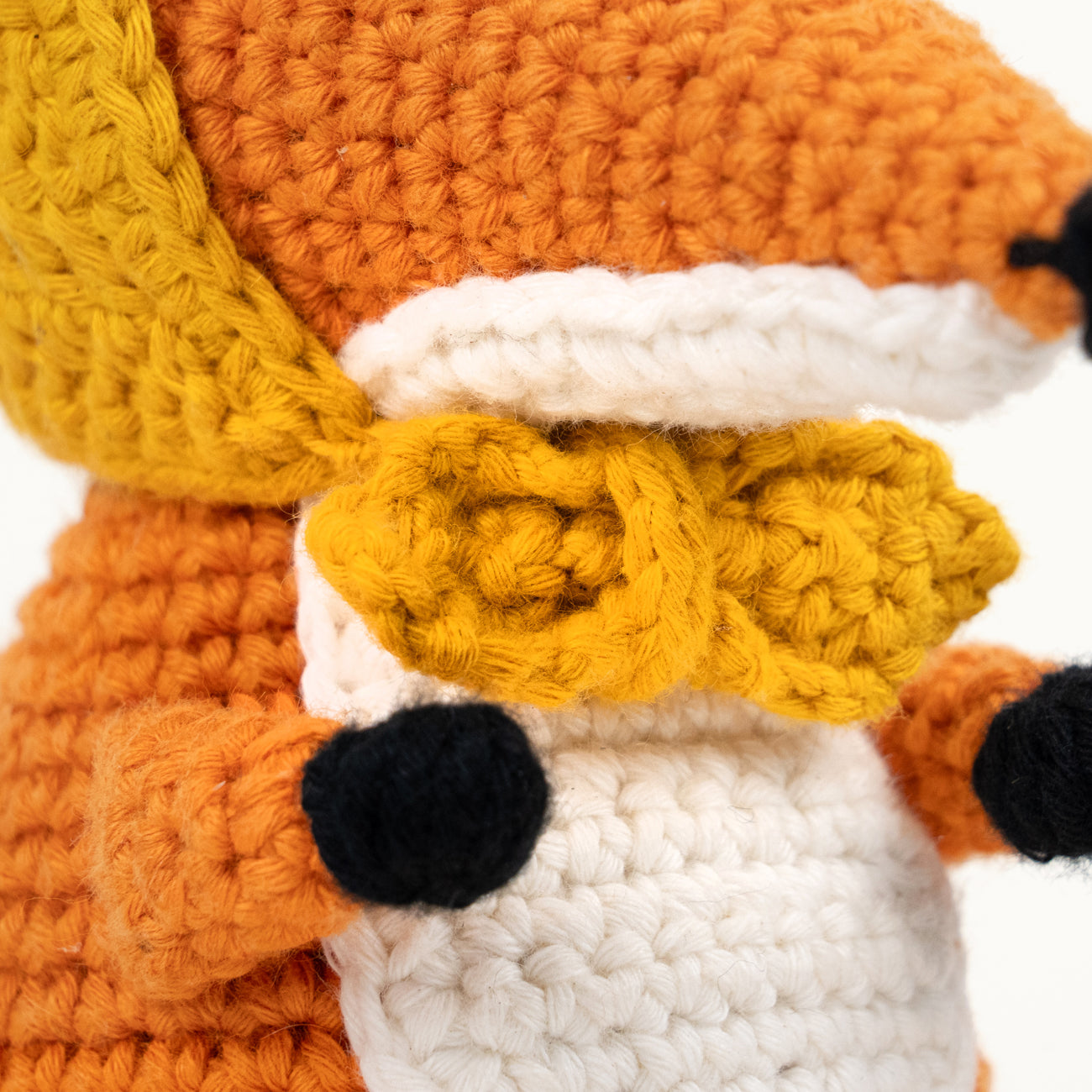 Amigurumi beginner crochet kit – hooded fox amigurumi for crocheters – The Loop Story / Häkelset für Anfänger – Fuchs mit Kapuze Amigurumi für Häkelfans – The Loop Story
