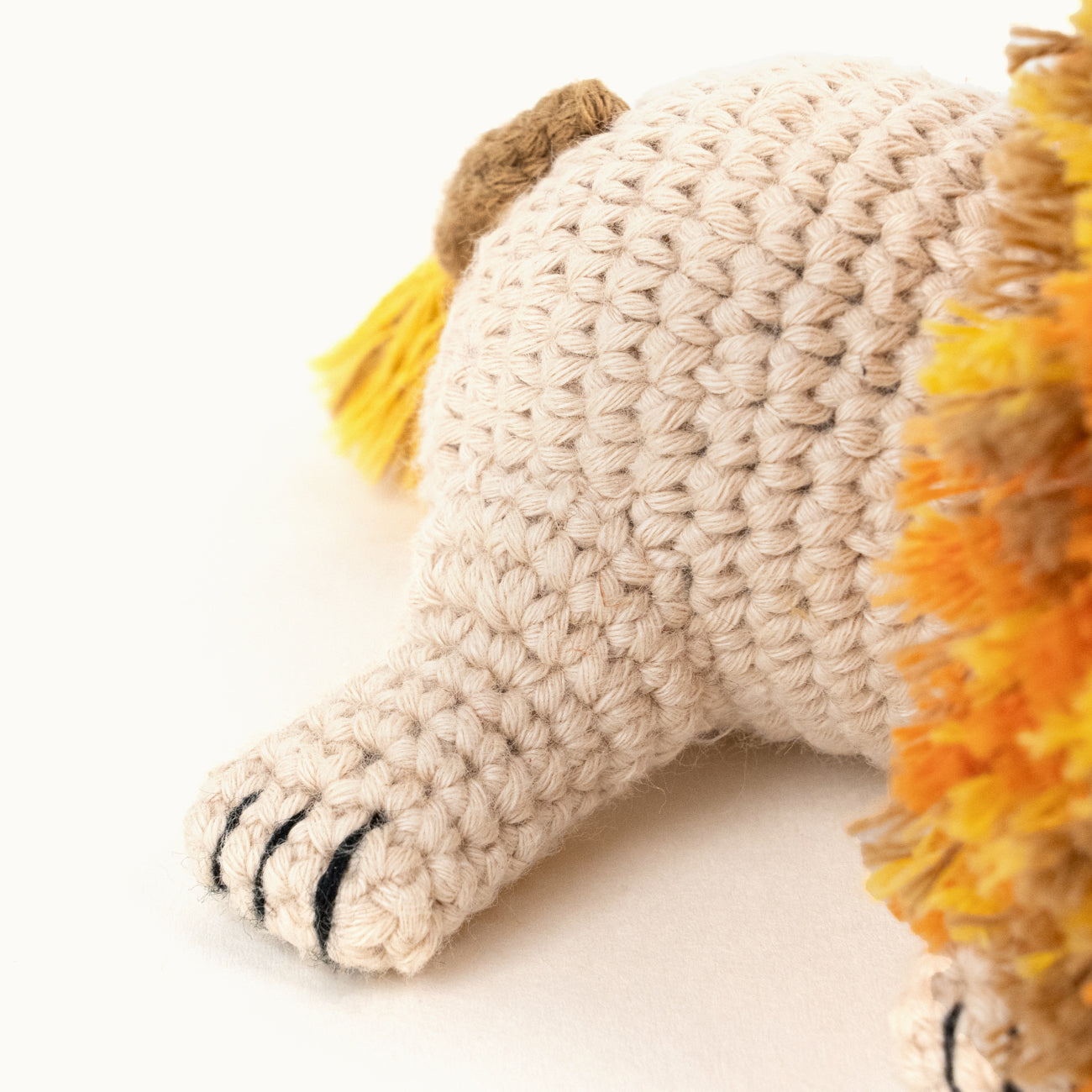 Beginner crochet lion pattern – amigurumi lion king – The Loop Story / Häkelanleitung Löwe für Anfänger – Amigurumi Löwenkönig – The Loop Story
