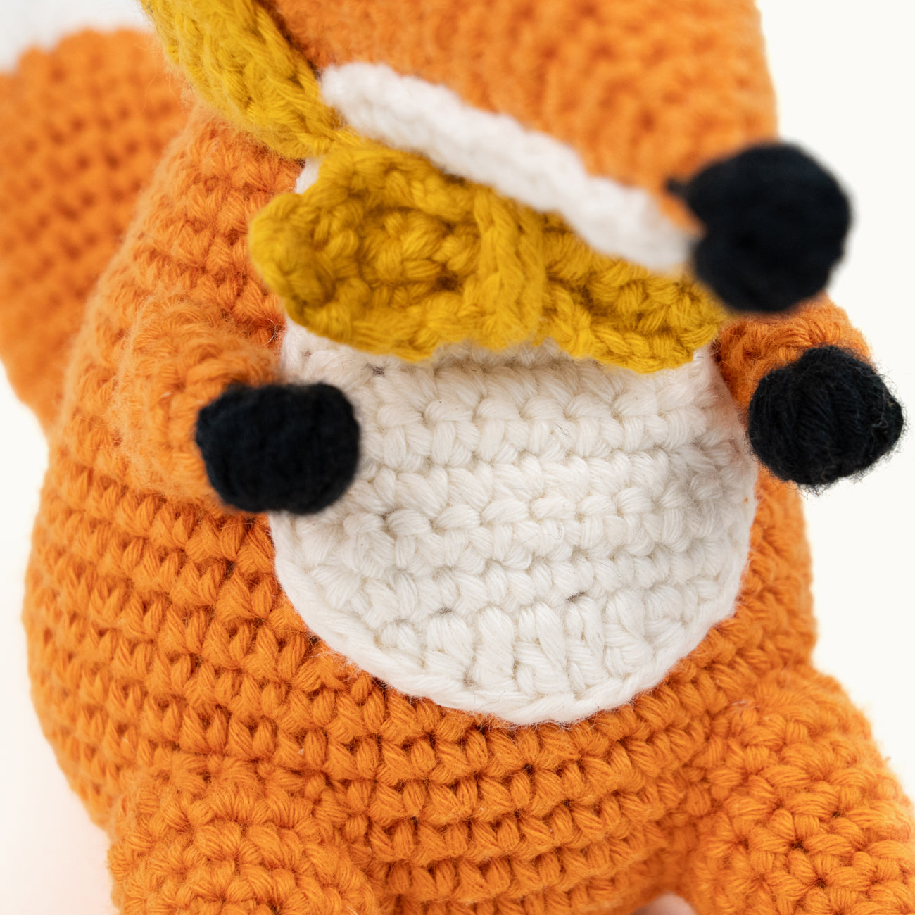 Amigurumi beginner crochet kit – hooded fox amigurumi for crocheters – The Loop Story / Häkelset für Anfänger – Fuchs mit Kapuze Amigurumi für Häkelfans – The Loop Story
