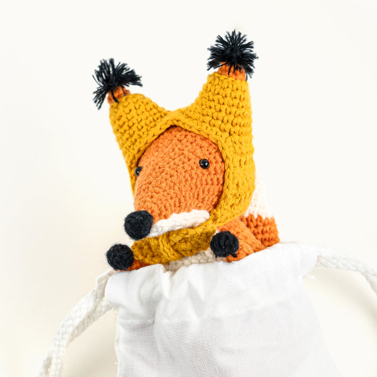 Amigurumi beginner crochet kit – hooded fox amigurumi for crocheters – The Loop Story / Häkelset für Anfänger – Fuchs mit Kapuze Amigurumi für Häkelfans – The Loop Story
