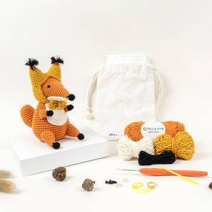 Amigurumi beginner crochet kit – hooded fox amigurumi for crocheters – The Loop Story / Häkelset für Anfänger – Fuchs mit Kapuze Amigurumi für Häkelfans – The Loop Story
