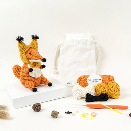 Amigurumi beginner crochet kit – hooded fox amigurumi for crocheters – The Loop Story / Häkelset für Anfänger – Fuchs mit Kapuze Amigurumi für Häkelfans – The Loop Story
