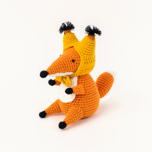 Amigurumi crochet pattern – hooded fox amigurumi for crocheters – The Loop Story / Häkelset für Anfänger – Fuchs mit Kapuze Amigurumi für Häkelfans – The Loop Story
