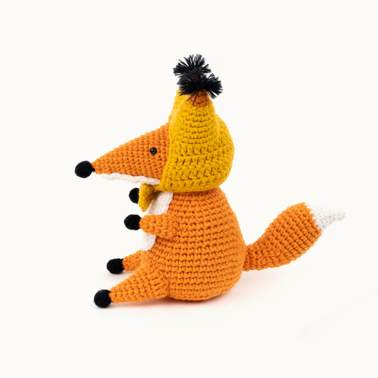 Amigurumi beginner crochet kit – hooded fox amigurumi for crocheters – The Loop Story / Häkelset für Anfänger – Fuchs mit Kapuze Amigurumi für Häkelfans – The Loop Story
