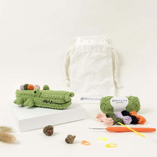 Beginner crochet kit – rainbow spikes crocodile amigurumi – The Loop Story / Häkelset für Anfänger – Krokodil mit Regenbogenstacheln Amigurumi – The Loop Story
