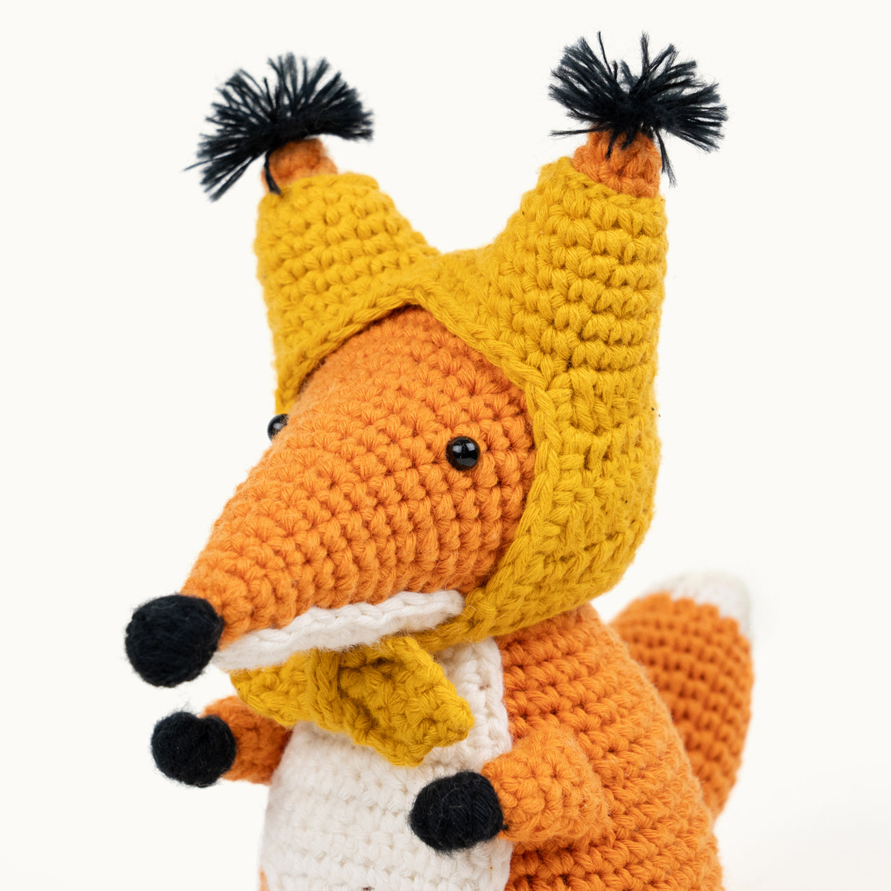 Amigurumi beginner crochet kit – hooded fox amigurumi for crocheters – The Loop Story / Häkelset für Anfänger – Fuchs mit Kapuze Amigurumi für Häkelfans – The Loop Story

